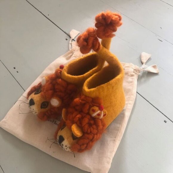 Kid's Sew Heart Felt Leopold the Lion Slippers. NWOT. Size 2-3Y (15cm) - Picture 2 of 7